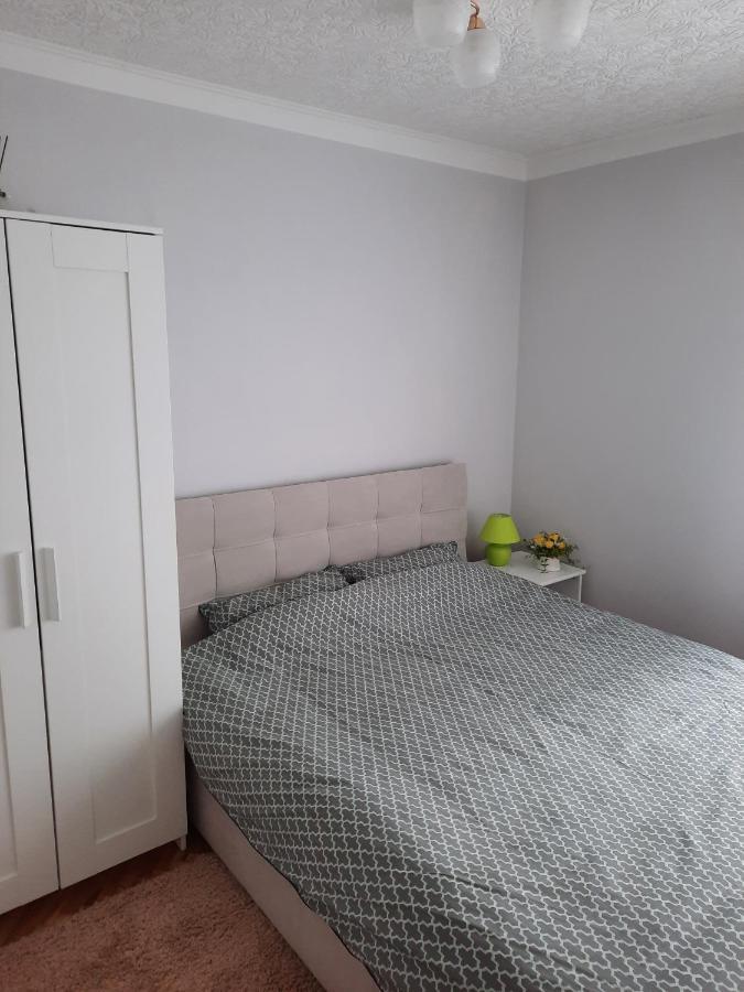 Luena Apartment เยลกาวา ภายนอก รูปภาพ